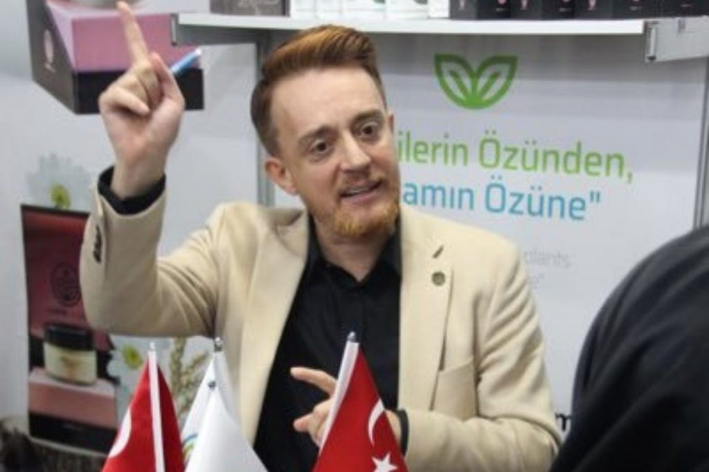 Ahmet Apa Diyeti Nasıl Yapılır? 1 Ahmet Apa Kimdir?
